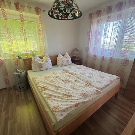 Quite Garden Apartment *